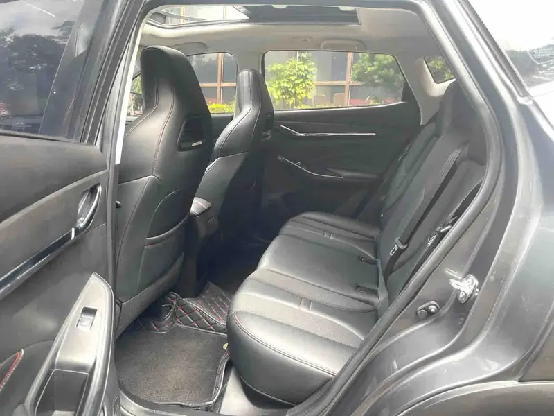 Vehicle photo 10