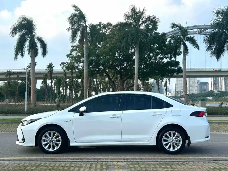 Vehicle photo 3