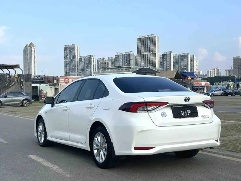 Vehicle photo 4