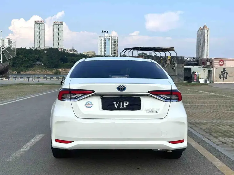 Vehicle photo 5