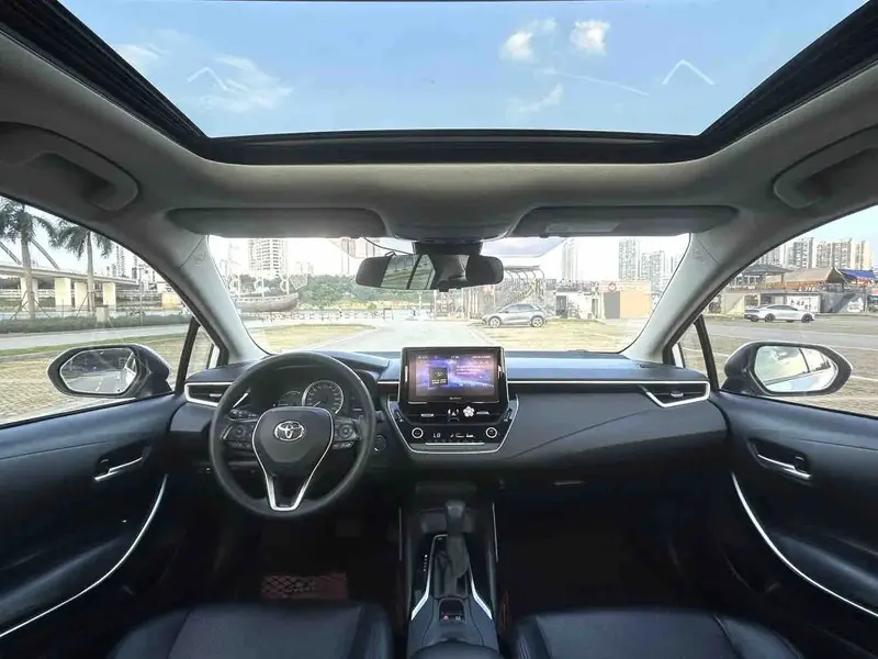 Vehicle photo 6