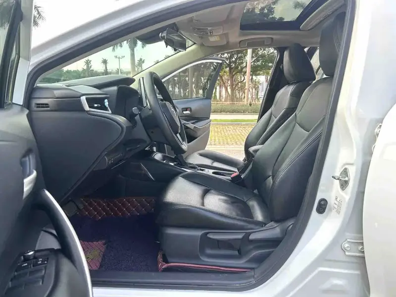 Vehicle photo 8