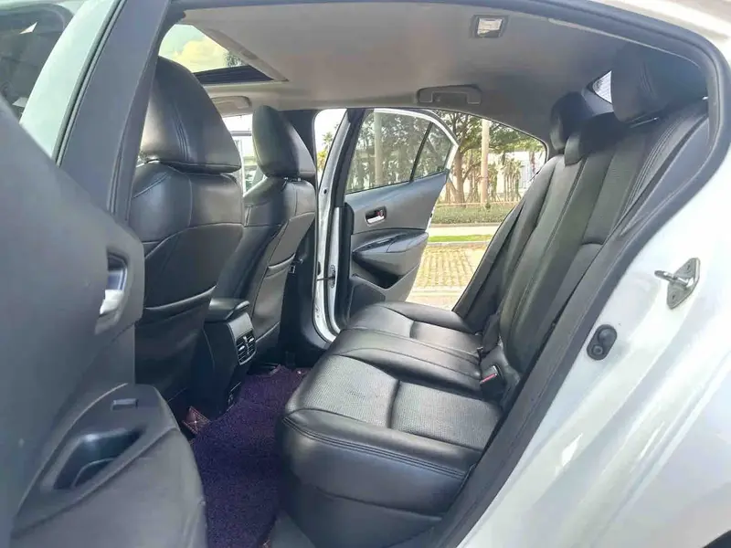 Vehicle photo 9
