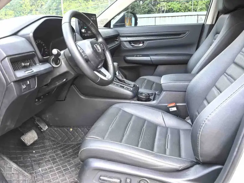 Vehicle photo 7