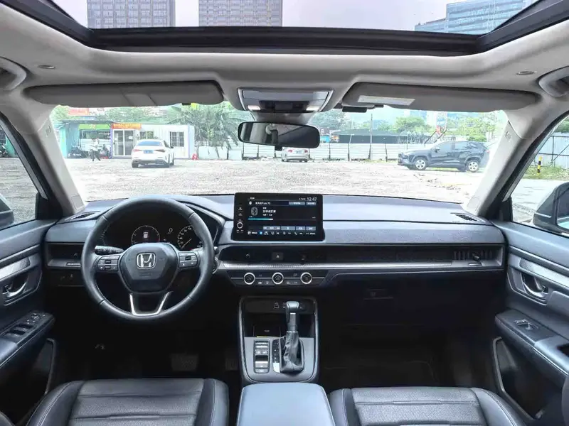 Vehicle photo 9