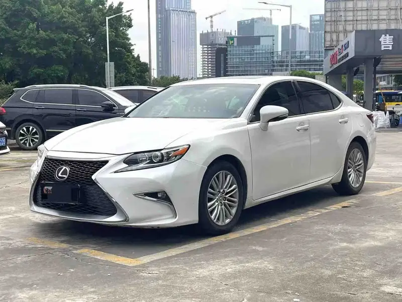 2015 Lexus ES 200 2.0L AT