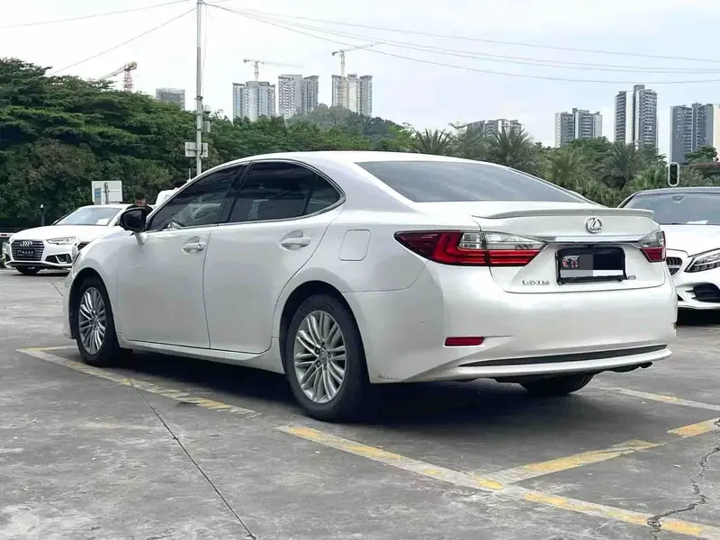 Vehicle photo 4