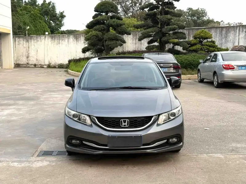 Vehicle photo 3
