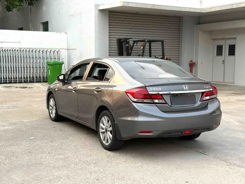 Vehicle photo 4