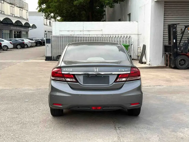 Vehicle photo 5