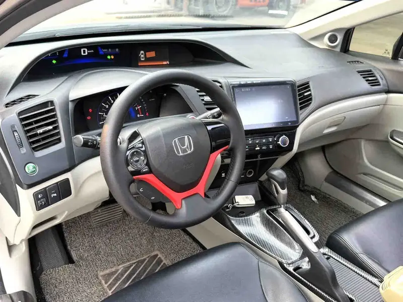 Vehicle photo 6
