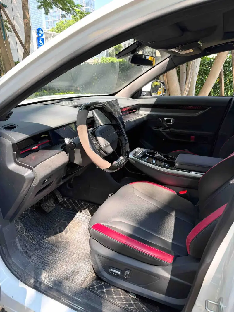 Vehicle photo 4