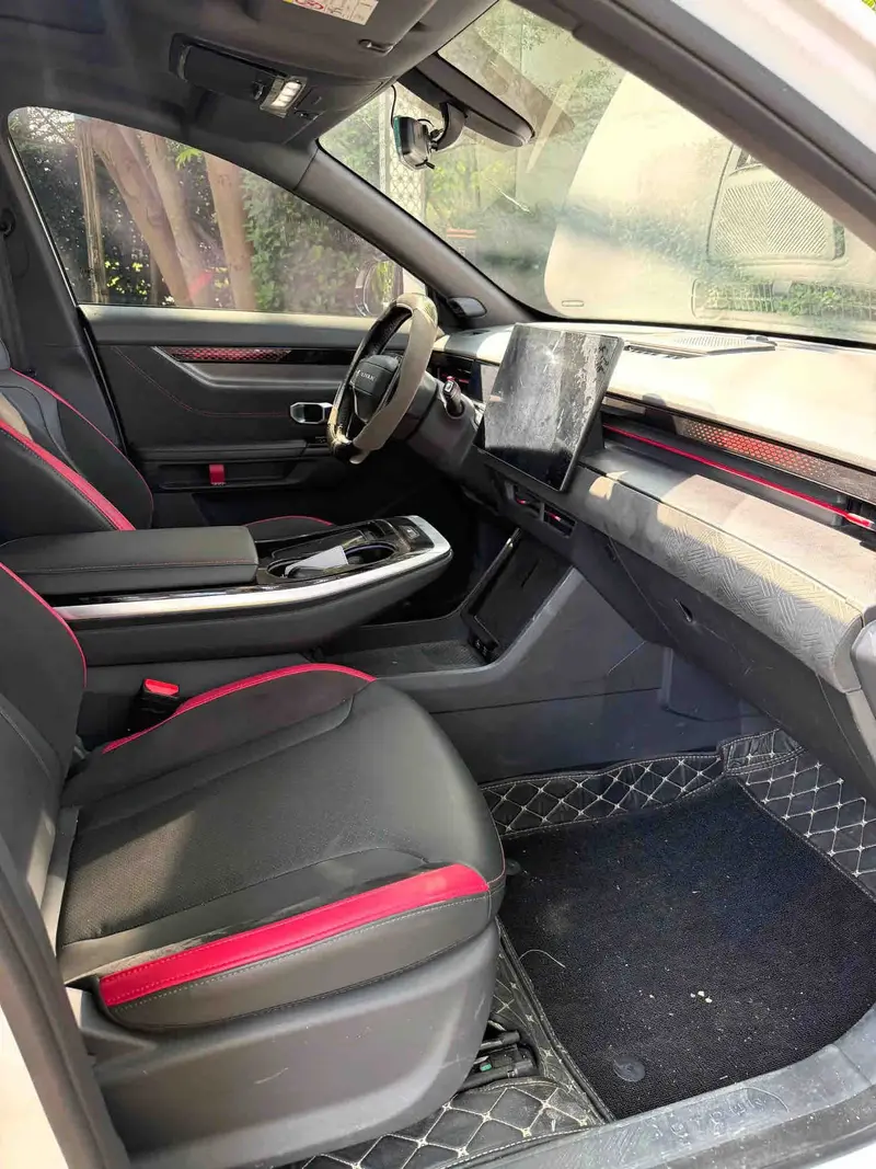 Vehicle photo 5