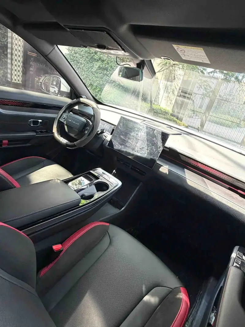 Vehicle photo 6