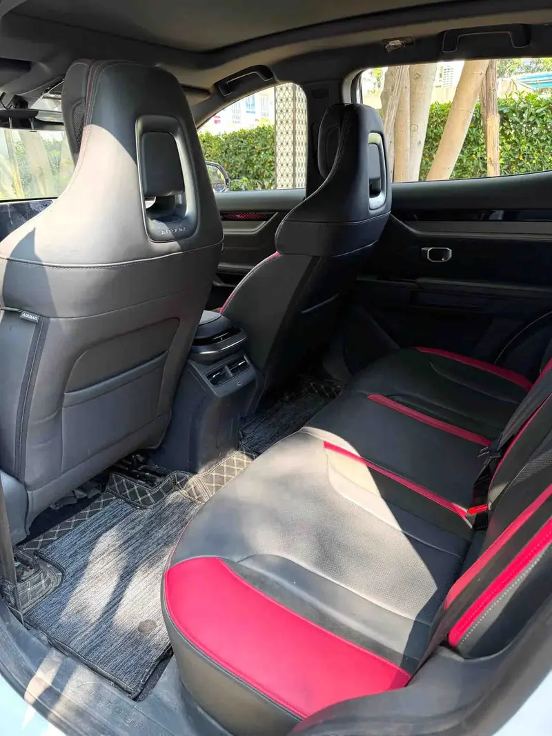 Vehicle photo 7