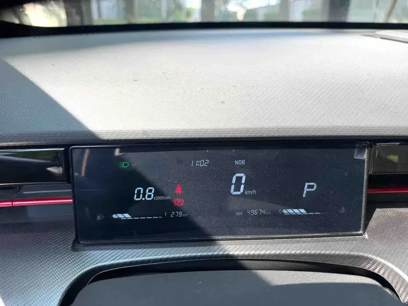 Vehicle photo 8