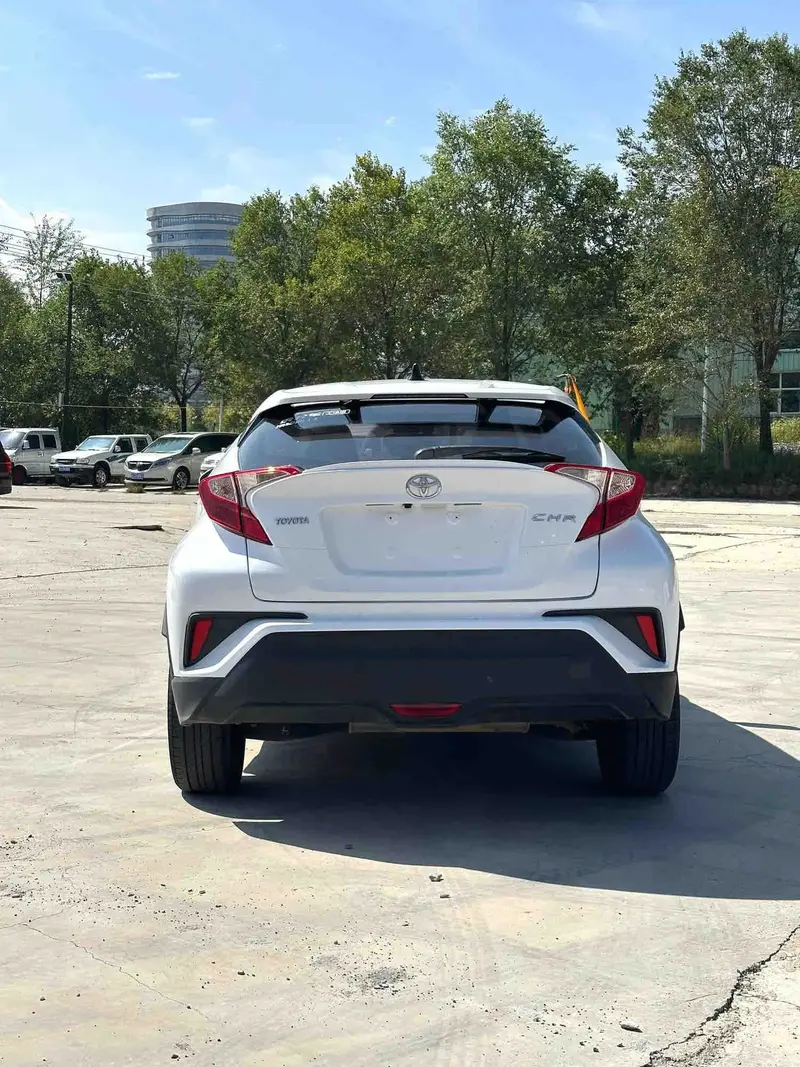 Vehicle photo 4