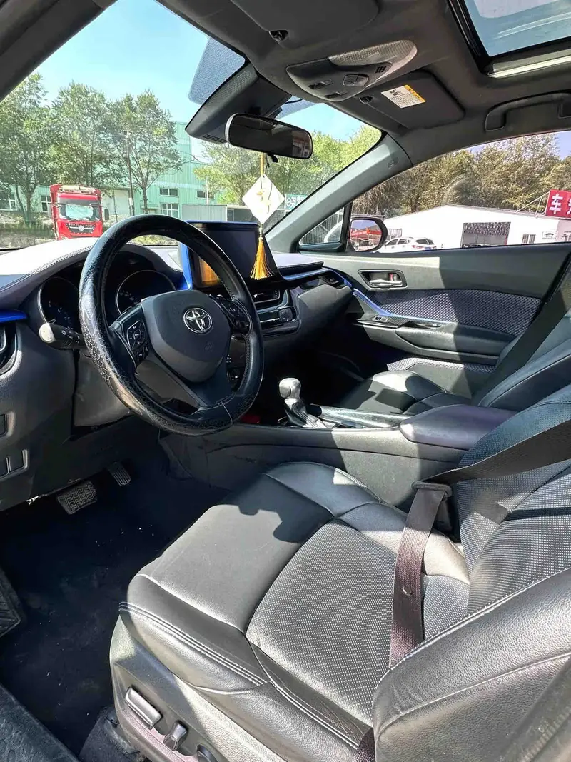 Vehicle photo 5