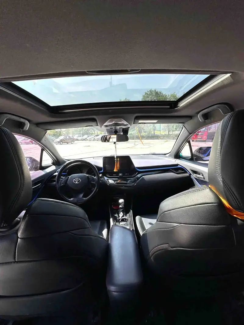 Vehicle photo 6