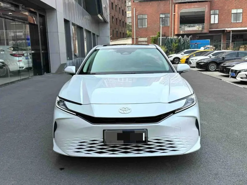 Vehicle photo 2