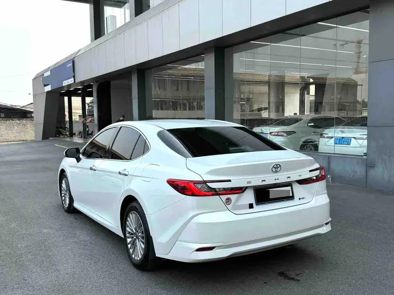 Vehicle photo 4