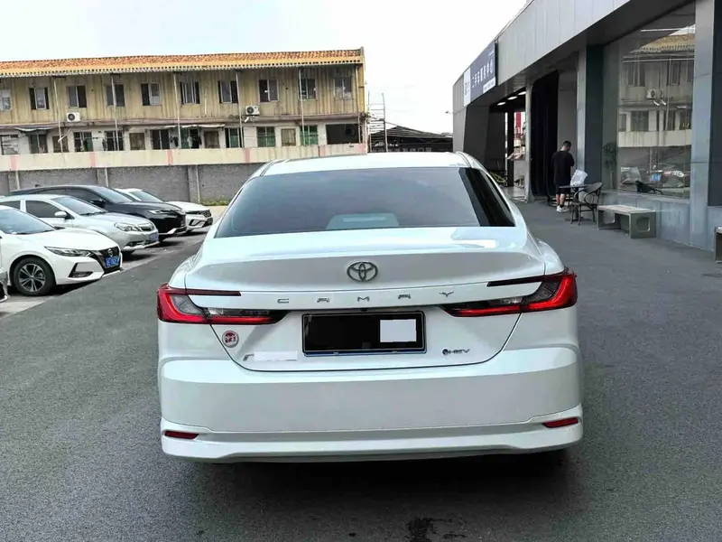 Vehicle photo 5