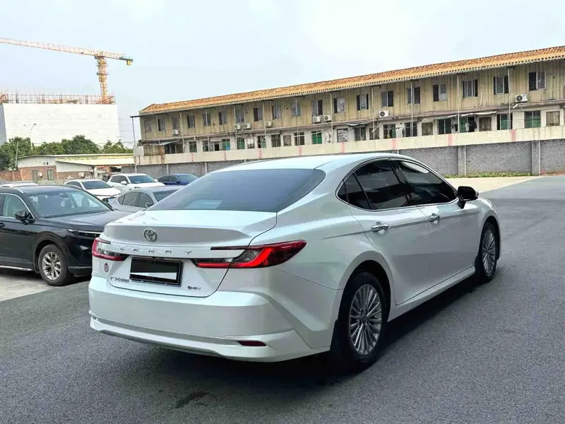 Vehicle photo 6