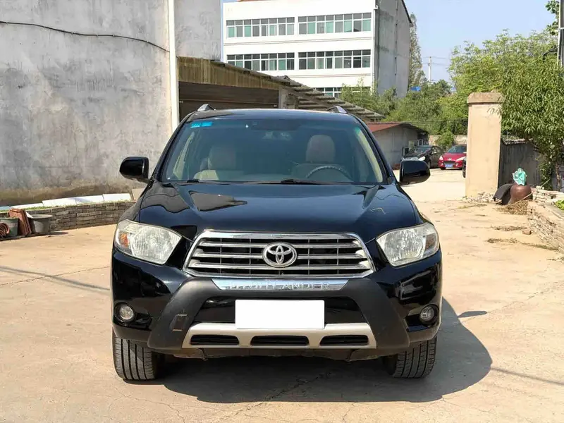 Vehicle photo 2