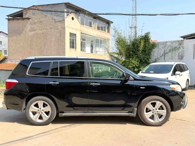 Vehicle photo 4