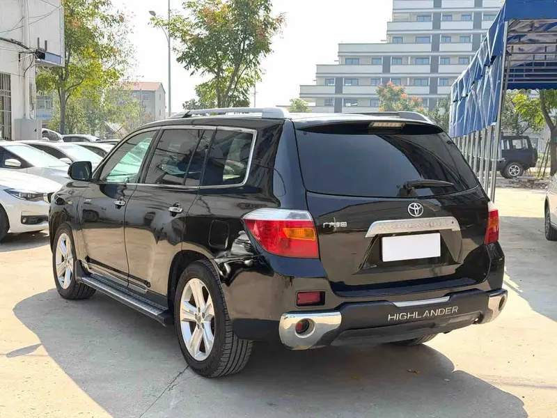 Vehicle photo 5