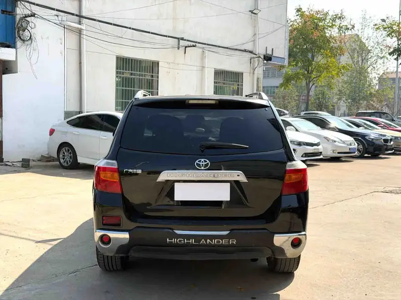 Vehicle photo 6