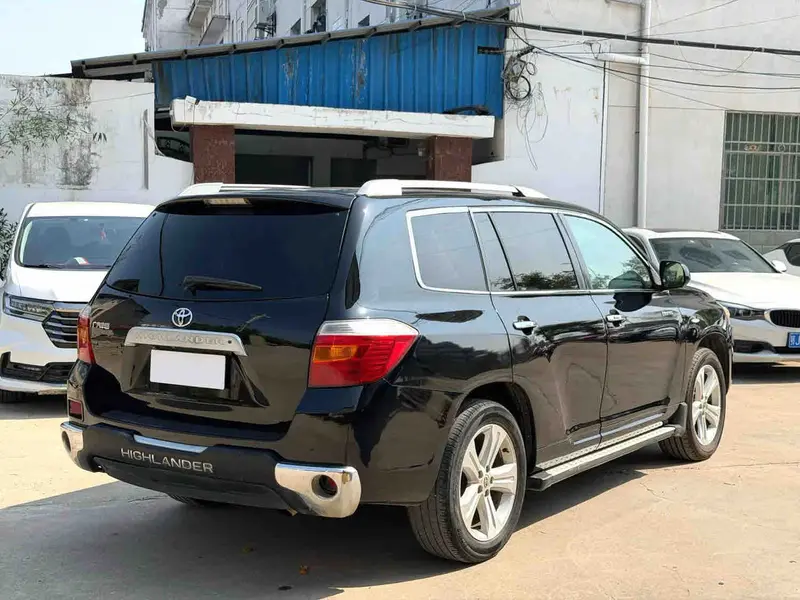 Vehicle photo 7