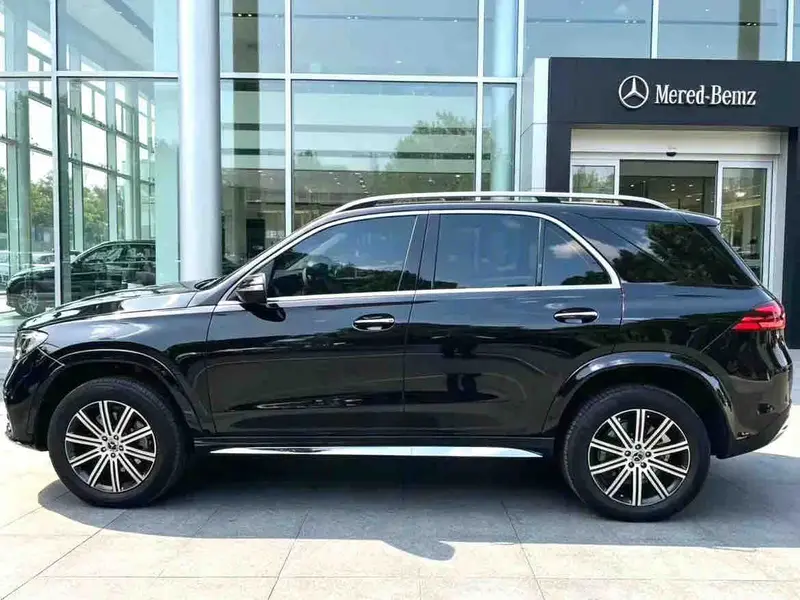 Vehicle photo 2