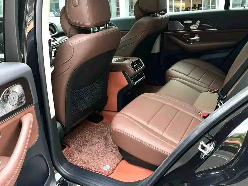 Vehicle photo 5
