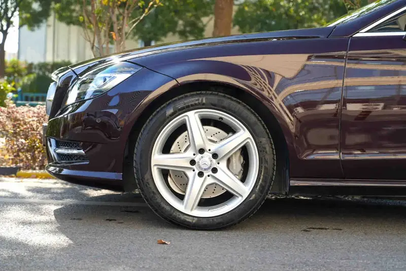 Vehicle photo 3