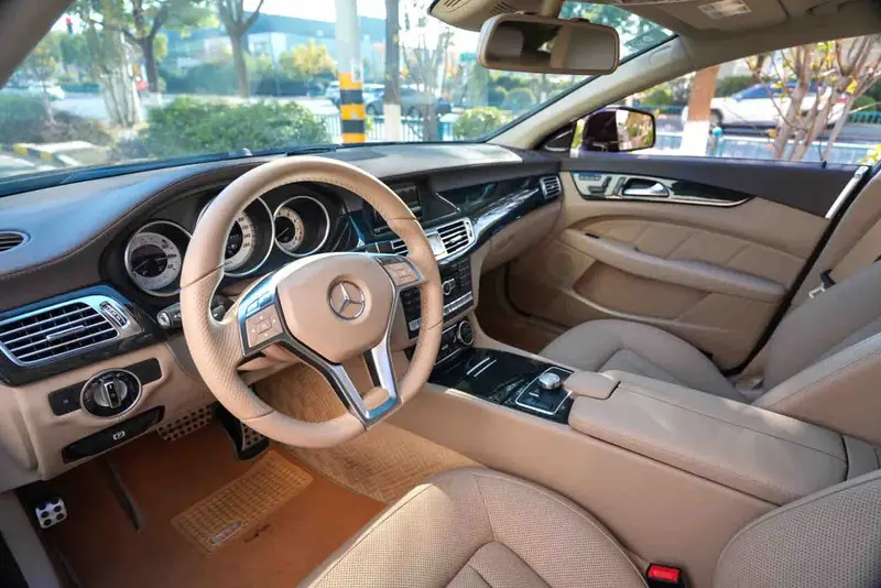 Vehicle photo 8