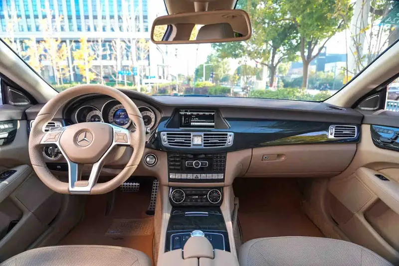 Vehicle photo 9