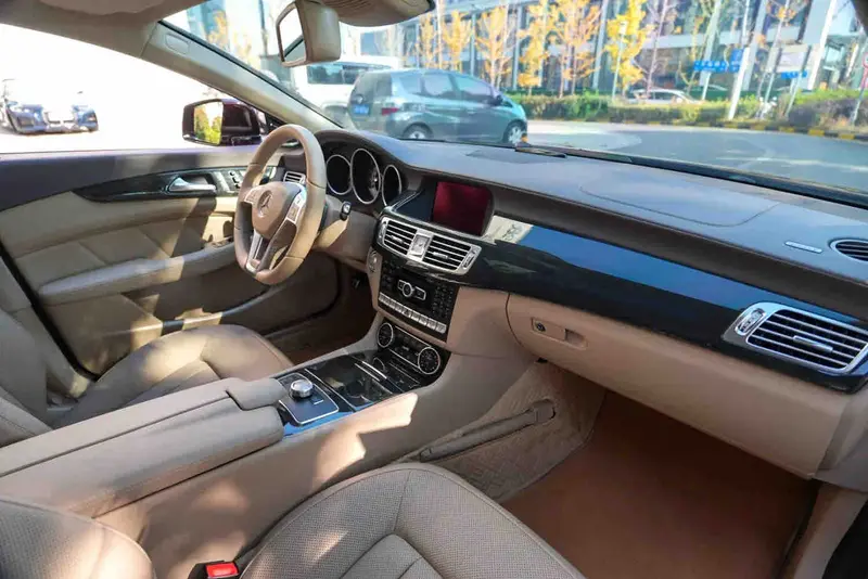 Vehicle photo 10