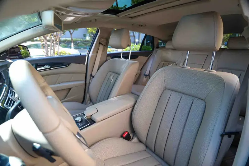 Vehicle photo 12