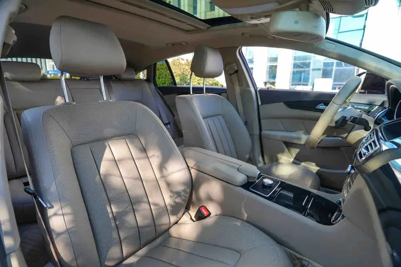 Vehicle photo 13