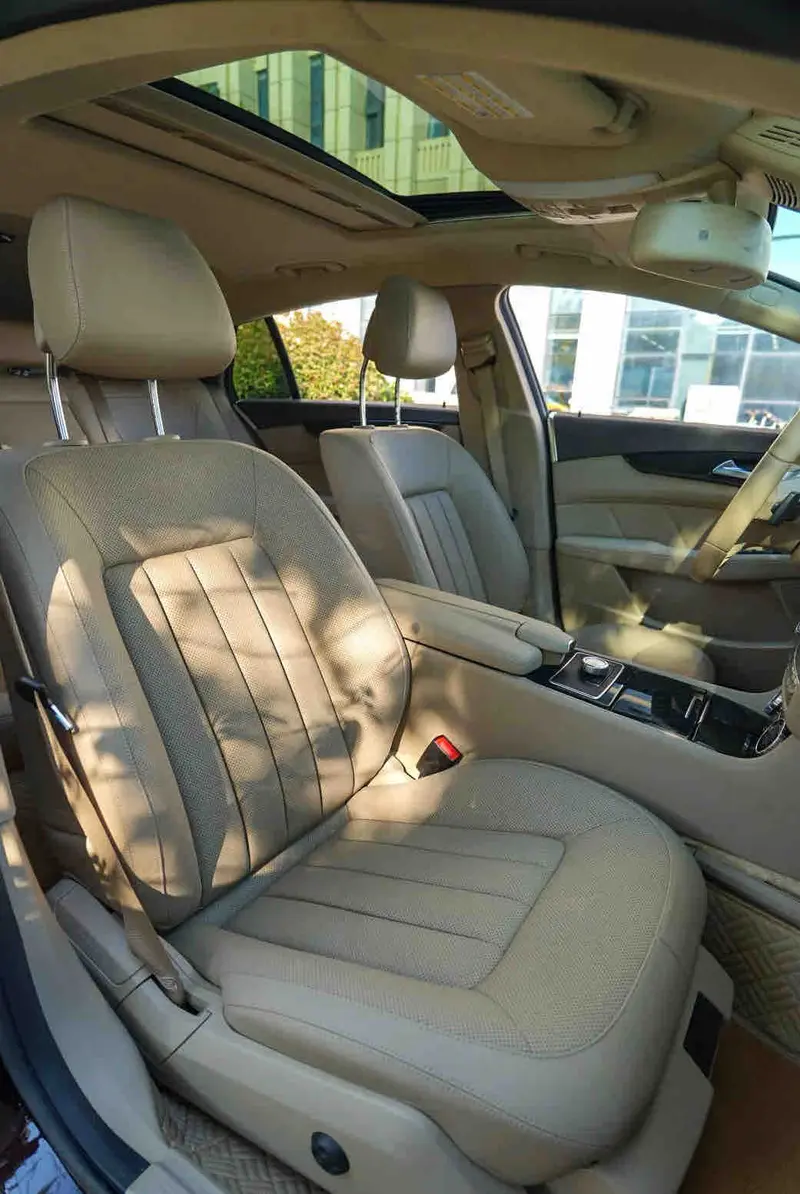 Vehicle photo 14