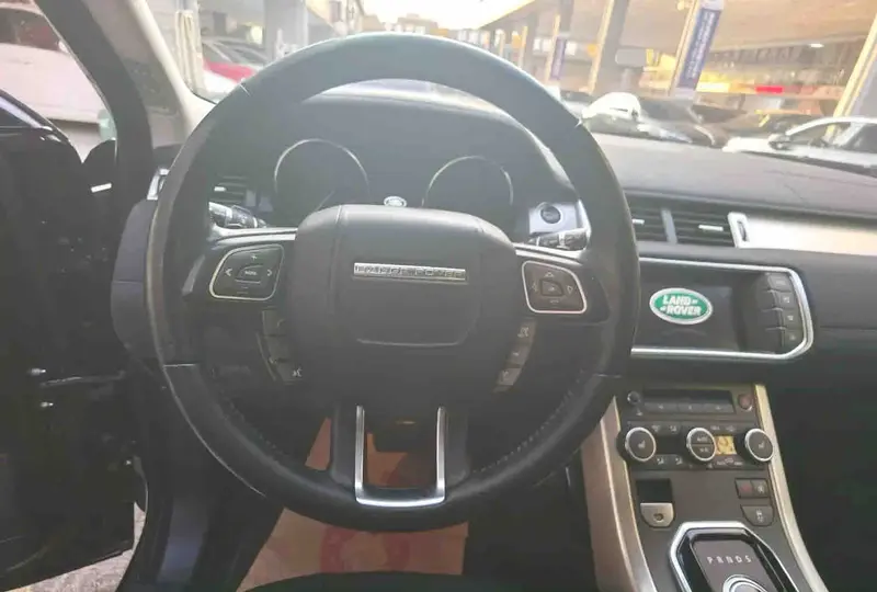 Vehicle photo 3