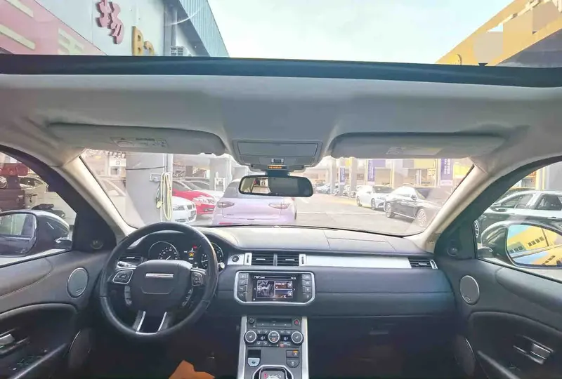 Vehicle photo 4