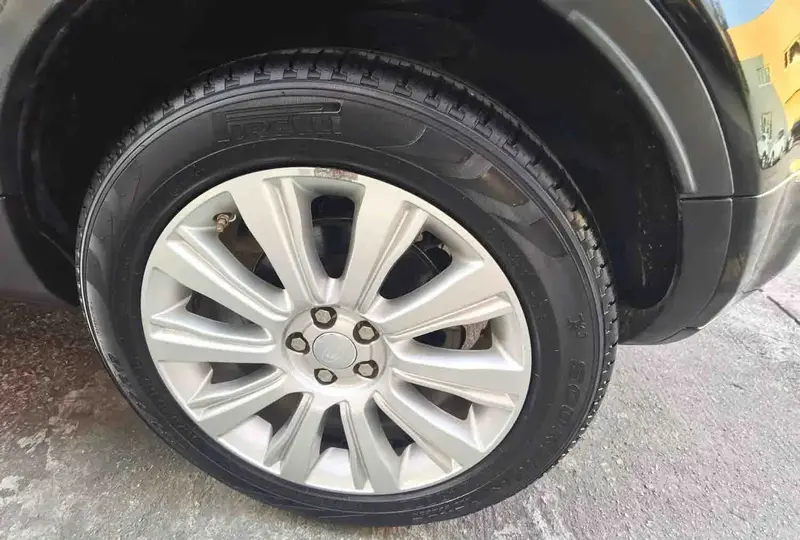 Vehicle photo 8