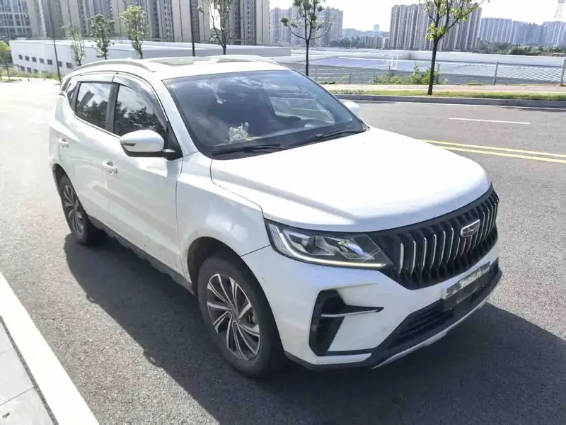 Vehicle photo 2