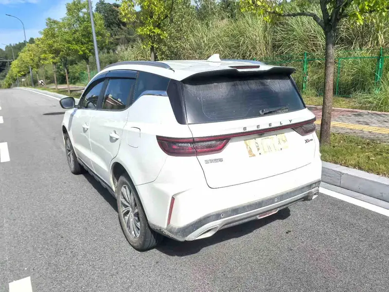 Vehicle photo 4