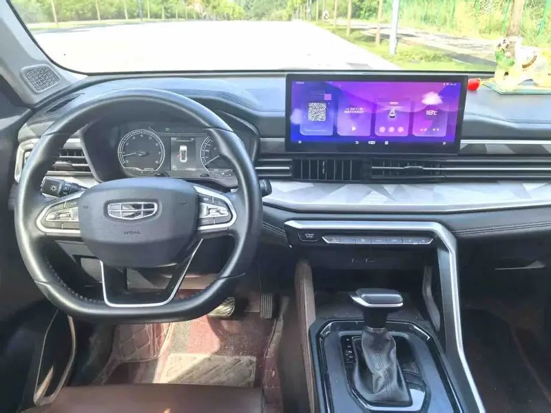 Vehicle photo 5