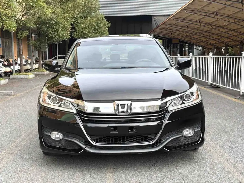 Vehicle photo 3