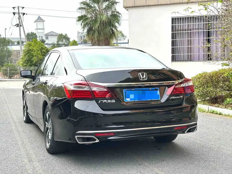 Vehicle photo 4