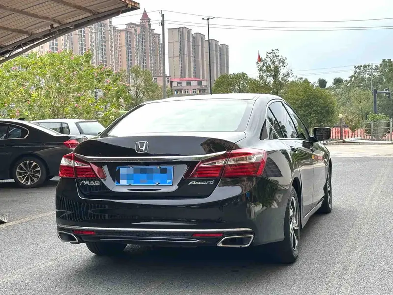 Vehicle photo 5